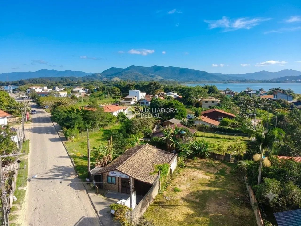 Ponto Comercial com Casa no Bairro Ibiraquera, Imbituba - SC - Foto 2