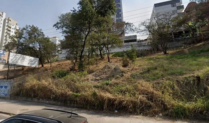 Lote 639 m² no bairro Castelo.