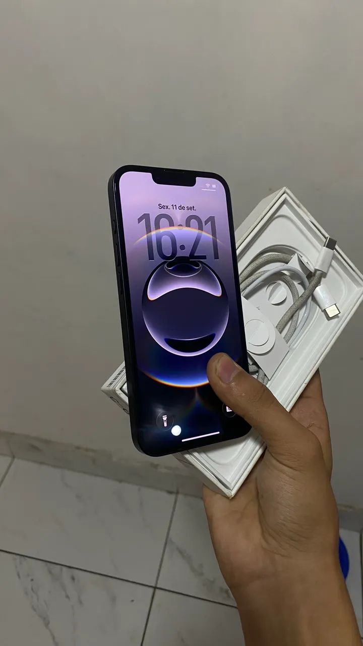 iPhone 16e