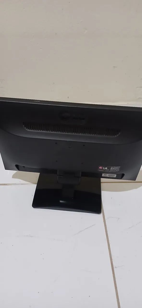 Monitor LG Flatron E1941C 18,5" LED HD VGA - Funcionando Perfeitamente - Foto 2