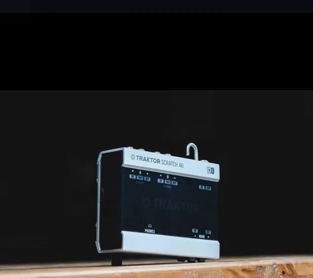 Interface de Audio Dj  Native Instruments Traktor Scratch A6  - Foto 5