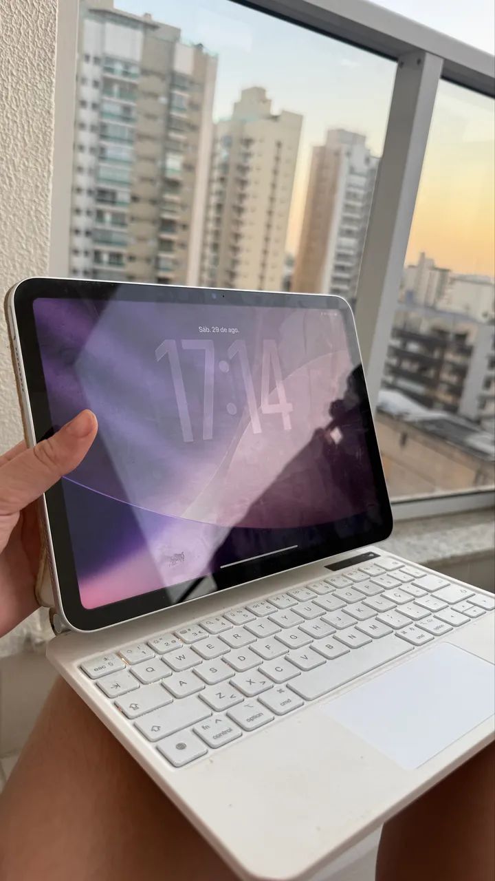 iPad 10ª Geração 64GB + Capa com Teclado e Trackpad - Foto 2