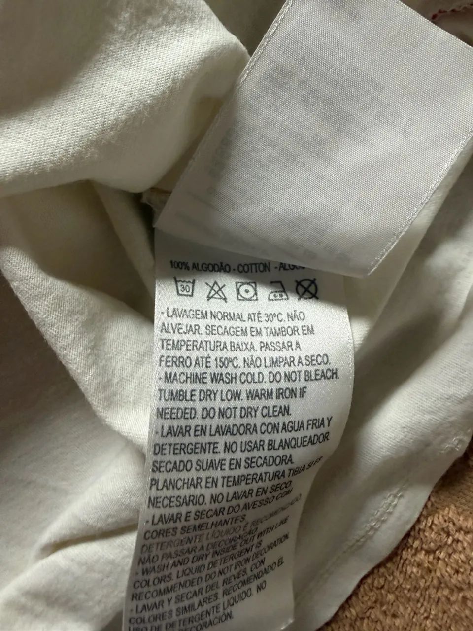 Camiseta branca estampada Levis M - Foto 4