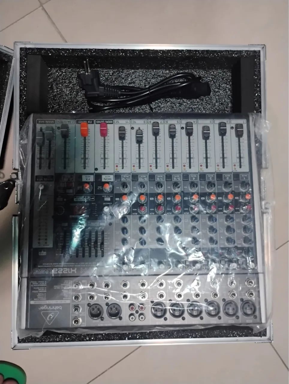 Mesa de som behringer  - Foto 5