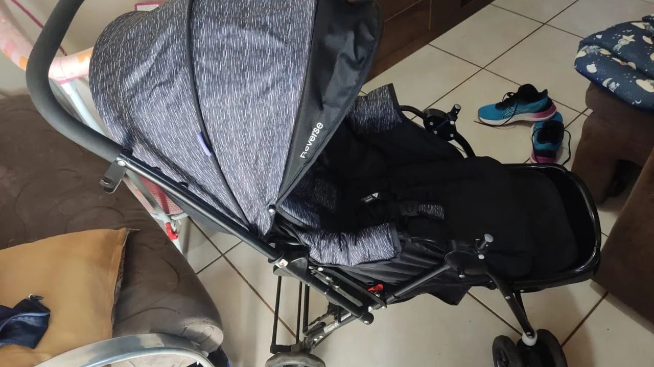 Carrinho de bebê+ bebê conforto  - Foto 2