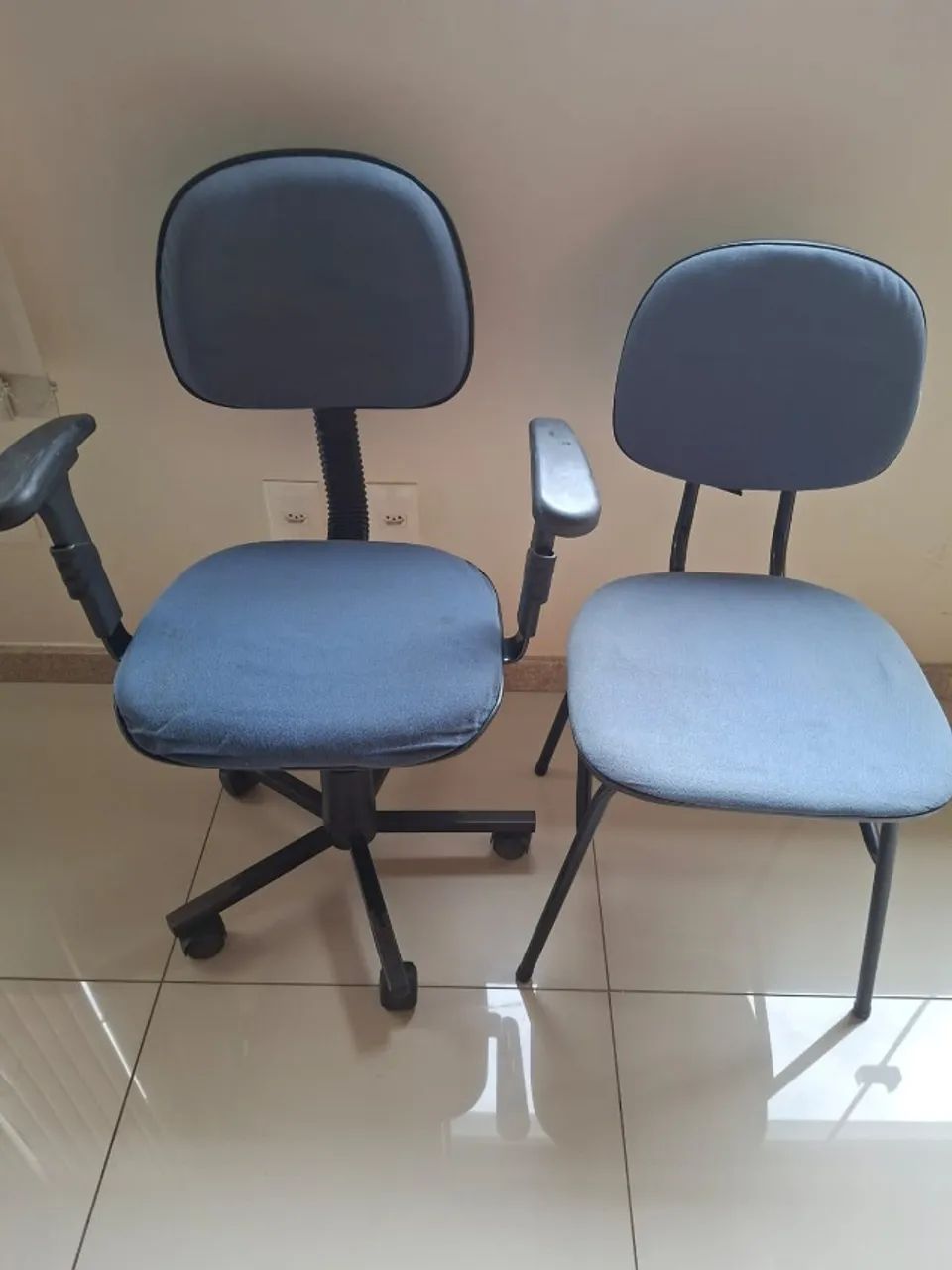 DUAS CADEIRAS ESCRITÓRIO