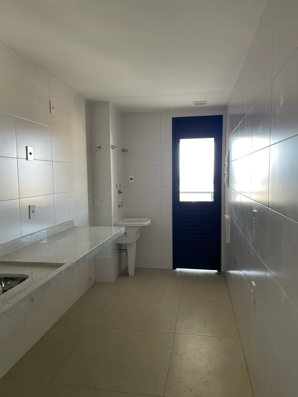 Porta alumínio preta para área de serviço  - Foto 2