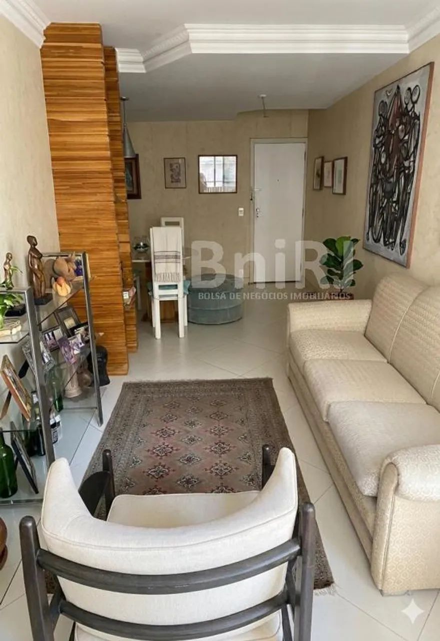 Apartamento COM DUAS VAGAS de GARAGEM em Copacabana, EXISTE?