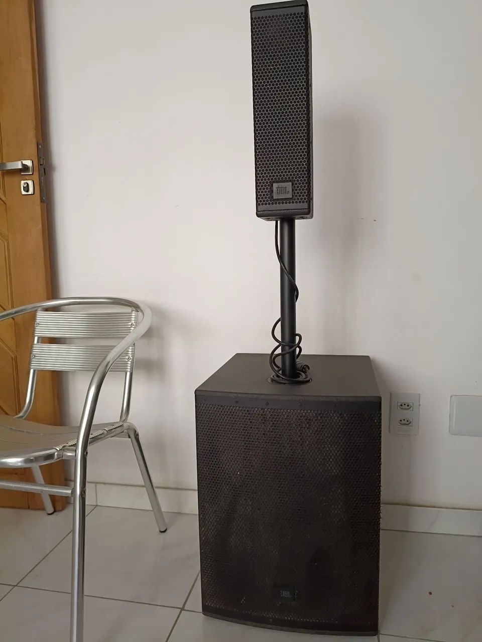 Vendo caixa de som JBL SEMI NOVA - Foto 3