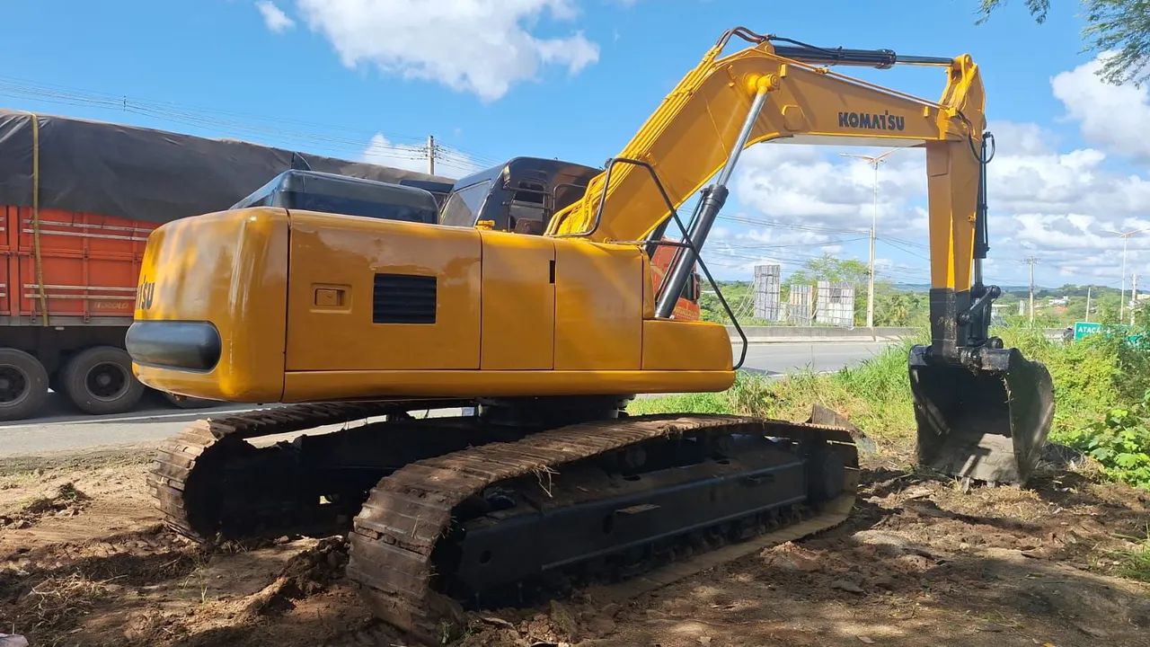 Escavadeira pc200