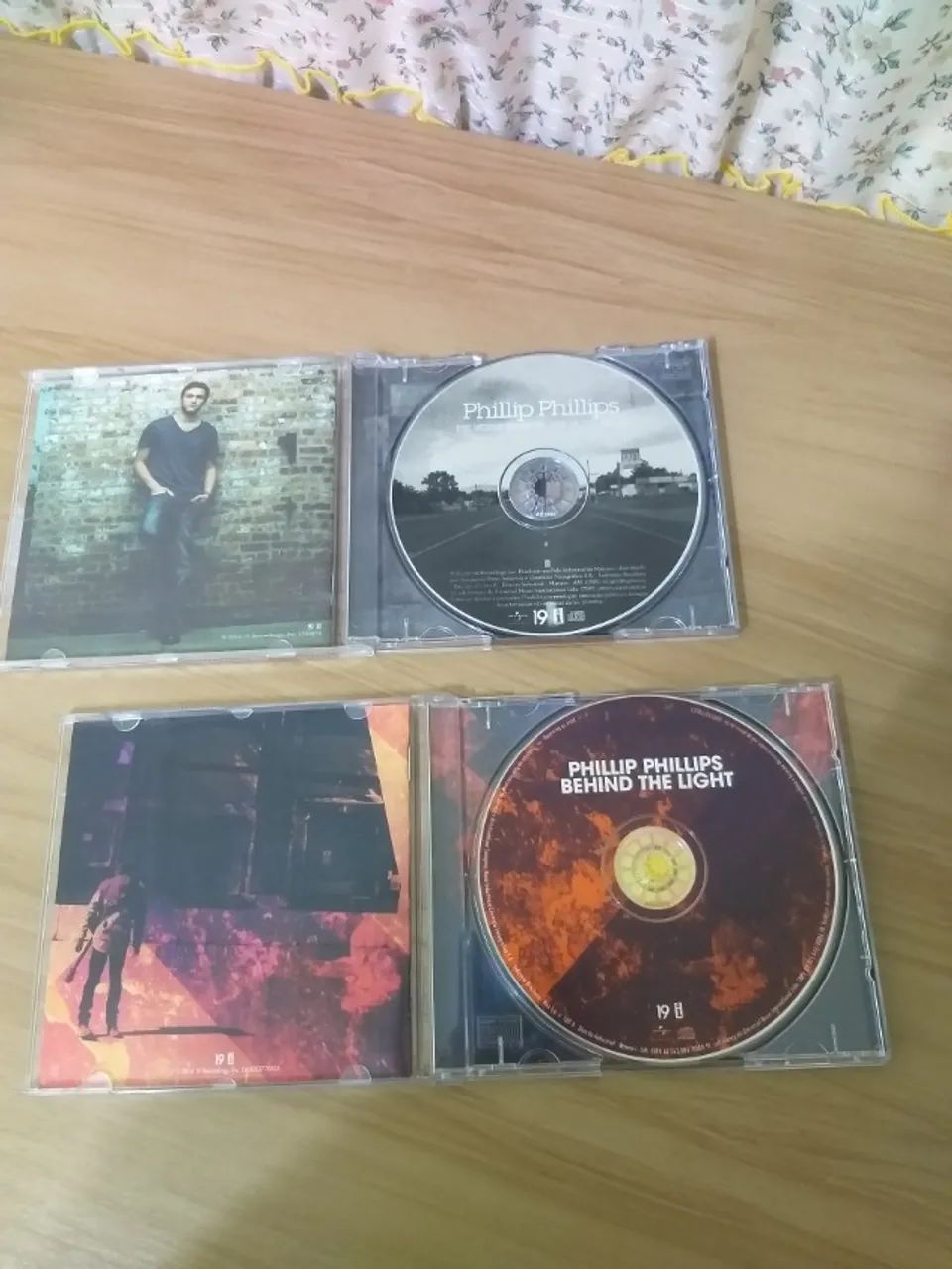 2 CDs Originais Philip Phillips em Perfeito Estado - The World e Behind the Light - Foto 2