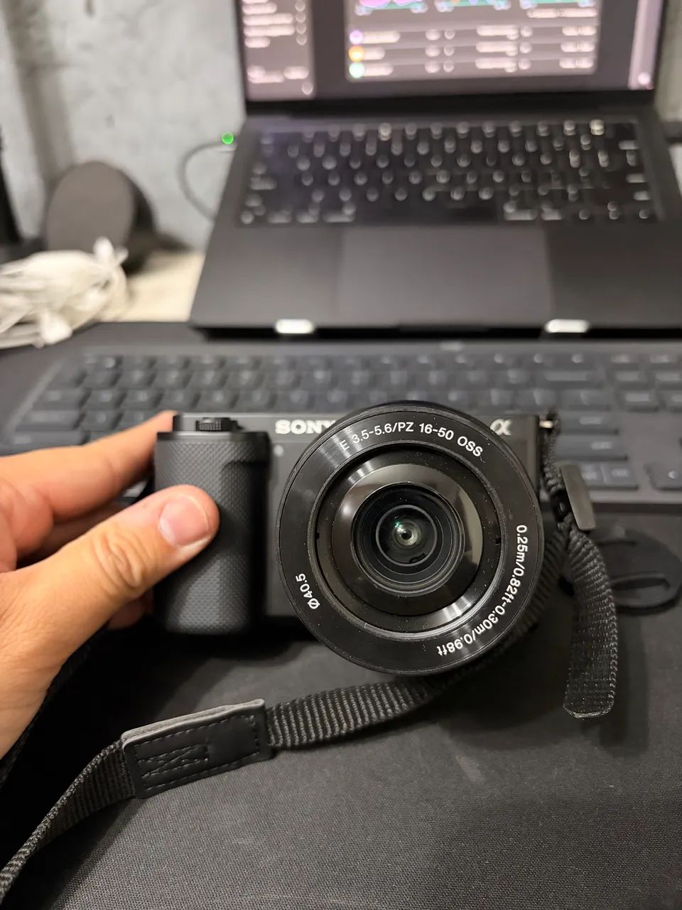 Câmera Sony ZV-E10 Impecável - Completa na Caixa - Foto 3