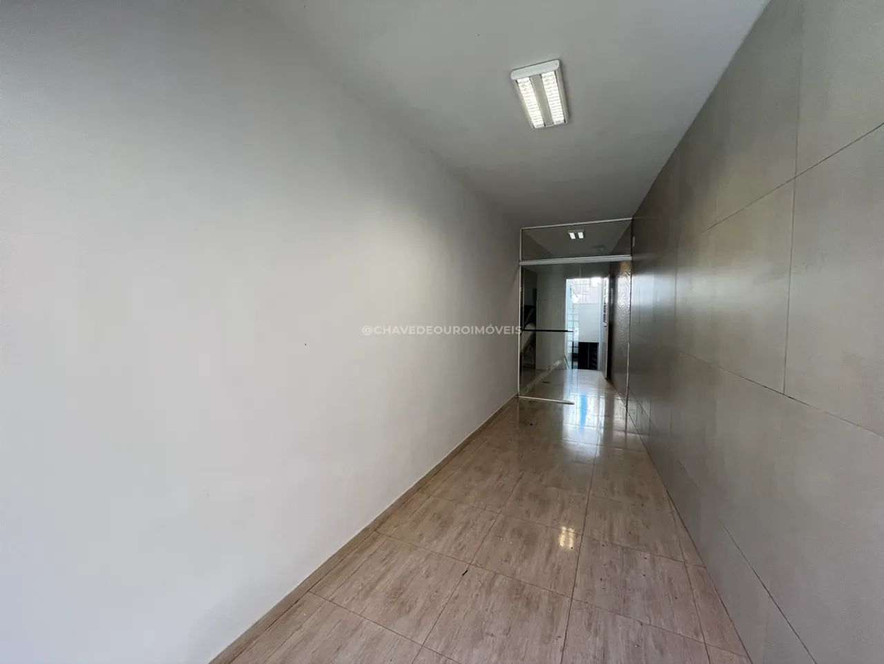 Comercial para Aluguel no Centro de Uberaba  Frente, 4 Salas e 2 Vagas - Foto 2