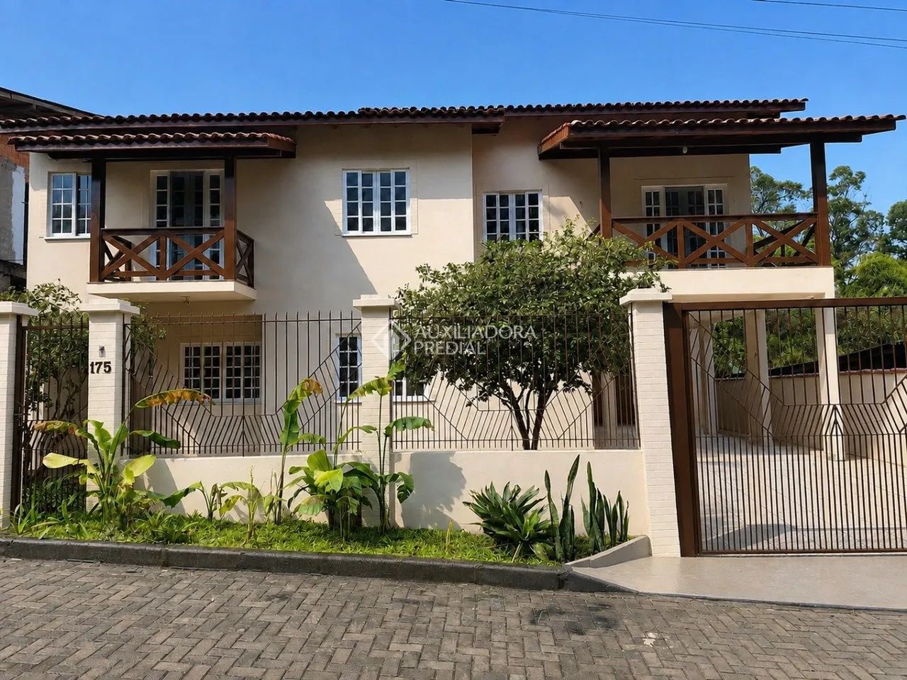Casa com 4 Quartos, Suíte com Hidromassagem e a 200m do Mar