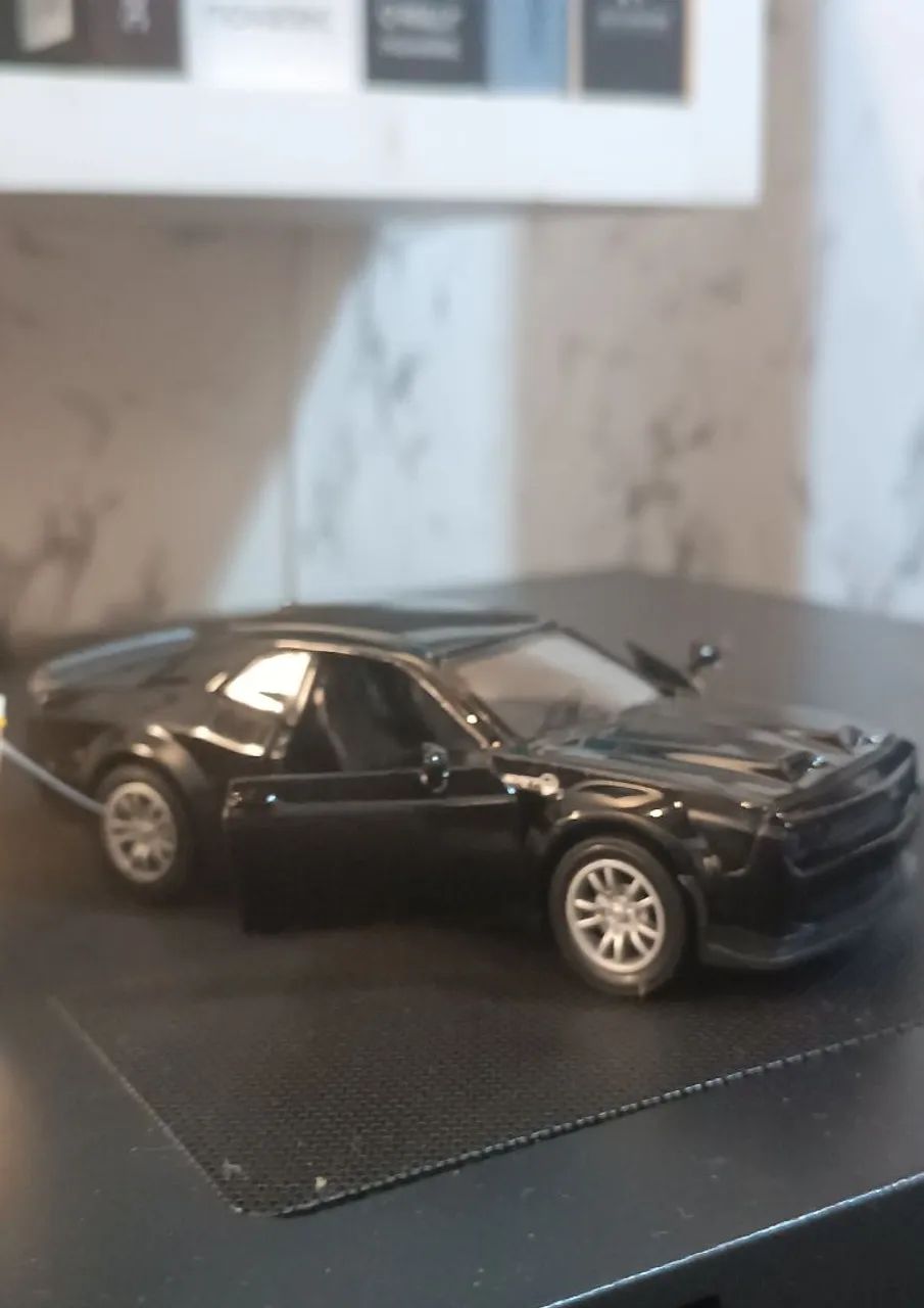 Miniatura Dodge Challenger SRT Preto - Escala Colecionável - Foto 4