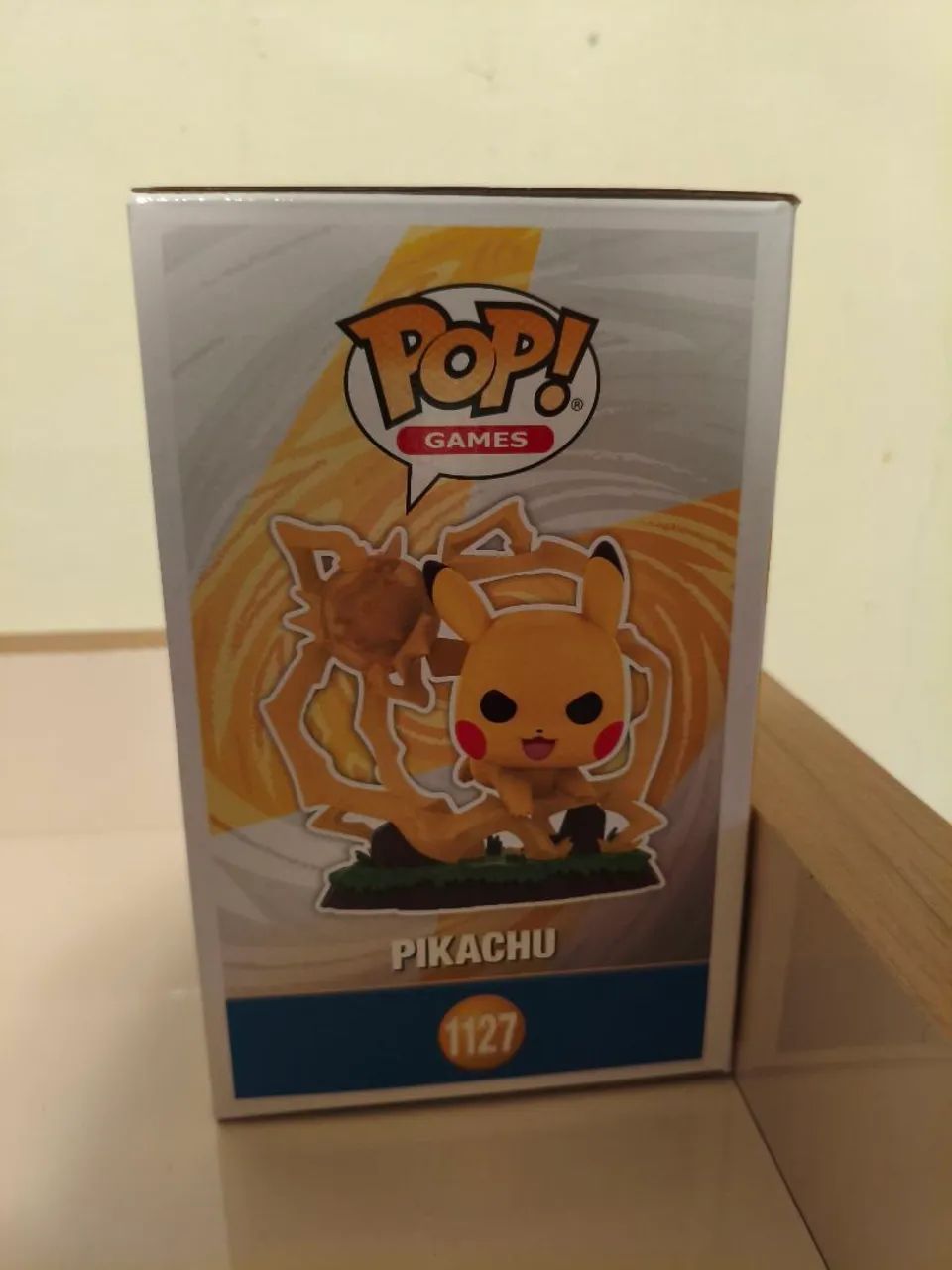 Funko Pop Premium: Games Pokemon Pikachu Eletro Ball #1127 - Foto 3