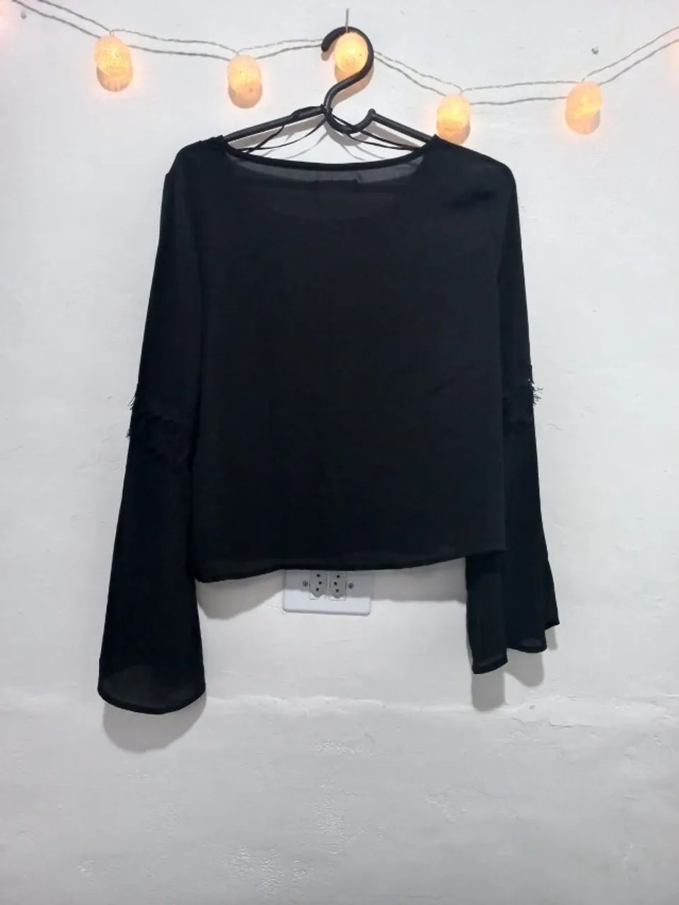 Blusa detalhe em renda - Foto 2