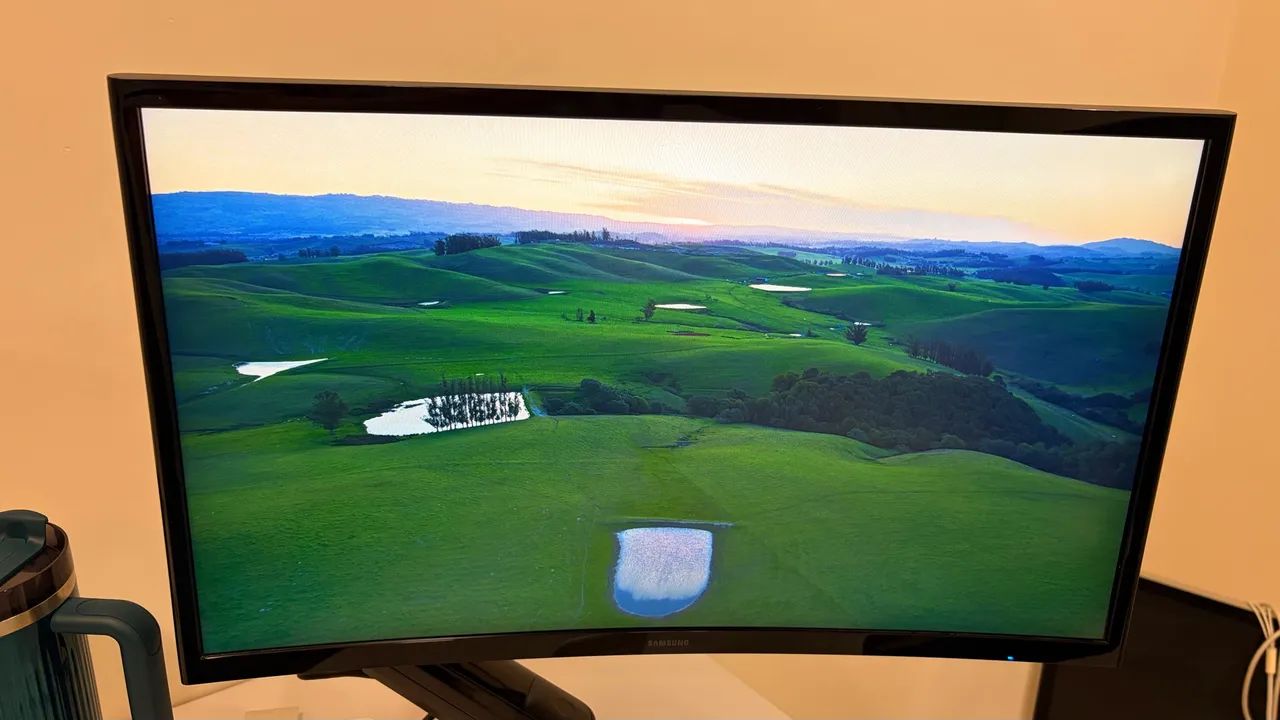 Monitor Samsung Curvo 24 - Foto 2