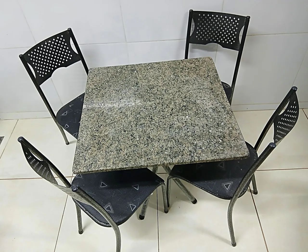 Mesa com 4 cadeiras - ENTREGA! - Foto 2