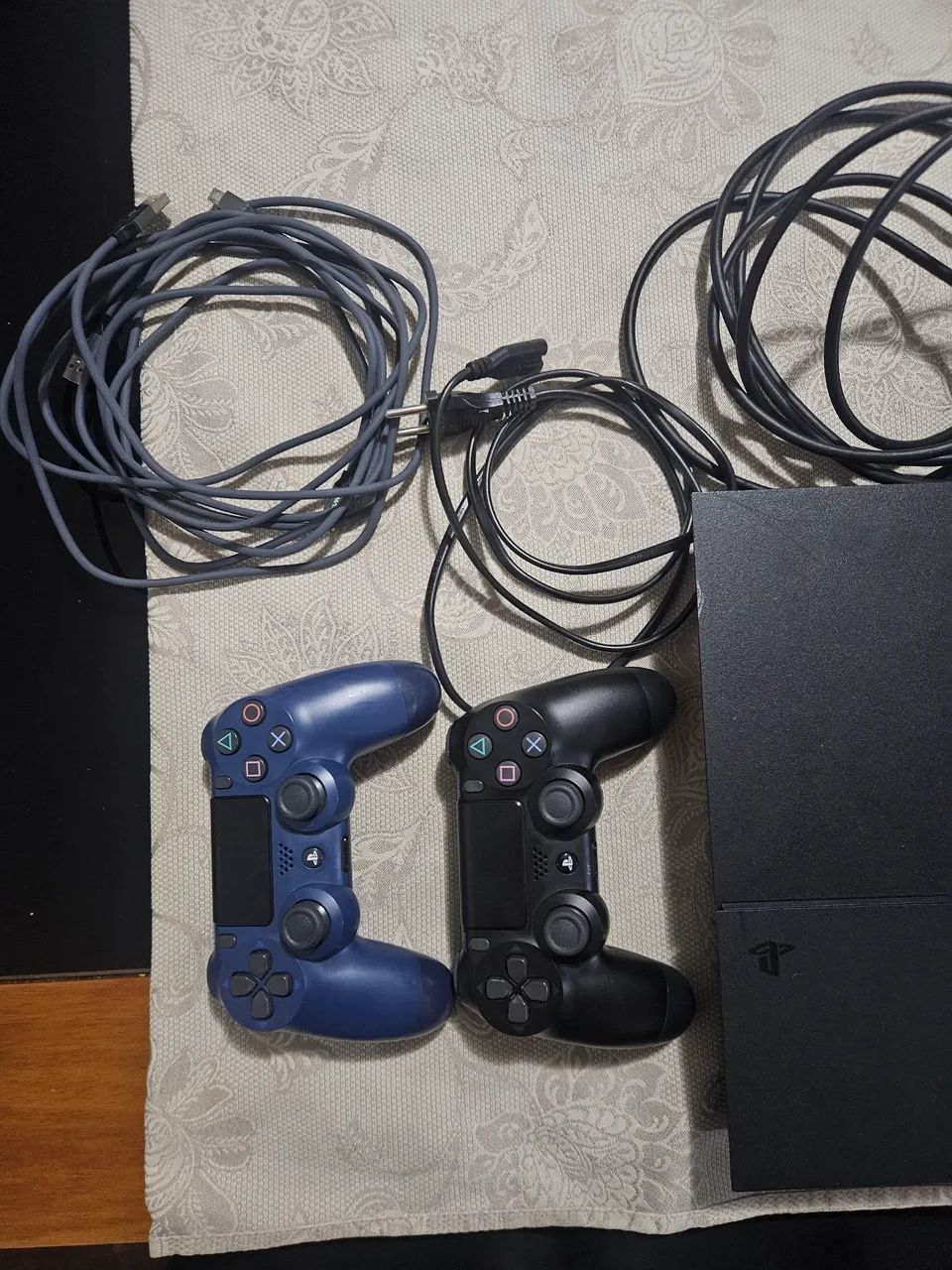 Playstation 4 + 2 controles - Foto 2