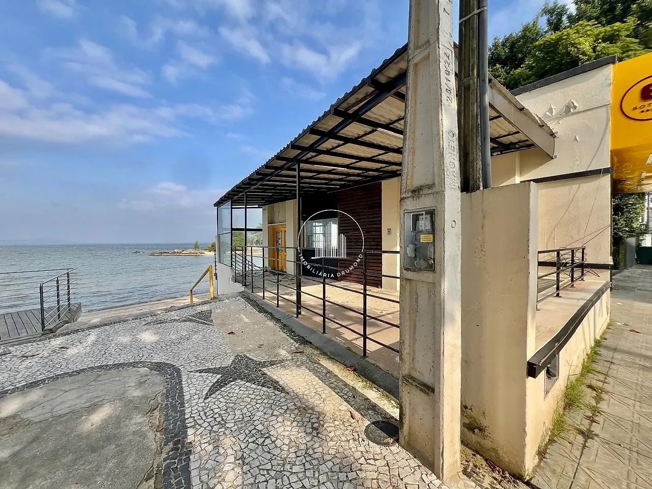 Loja Térrea Comercial - 250m², Coqueiros - JMS