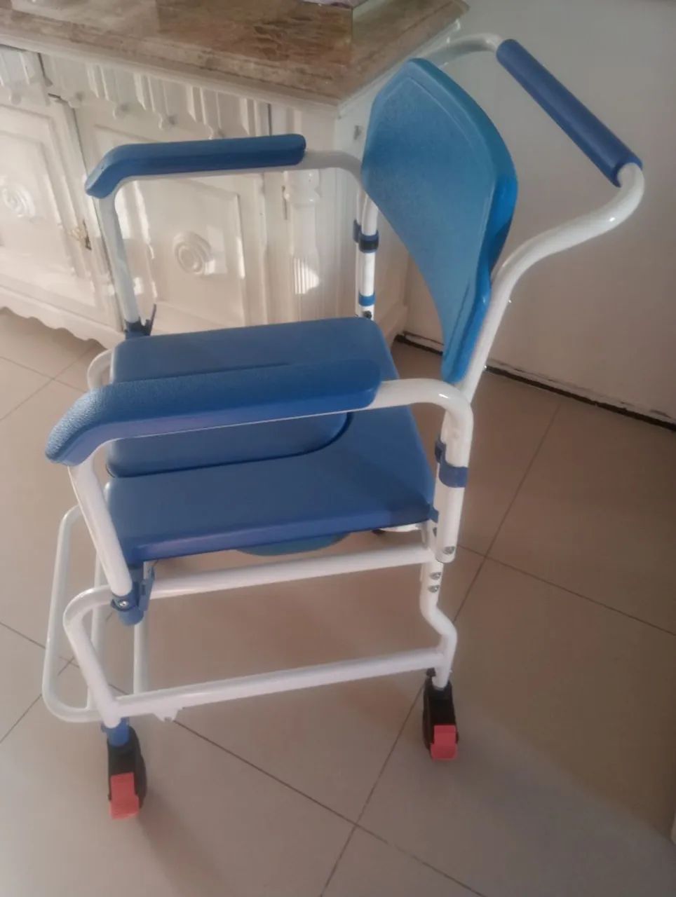 Cadeira de Banho Praticamente Novinha.  - Foto 4