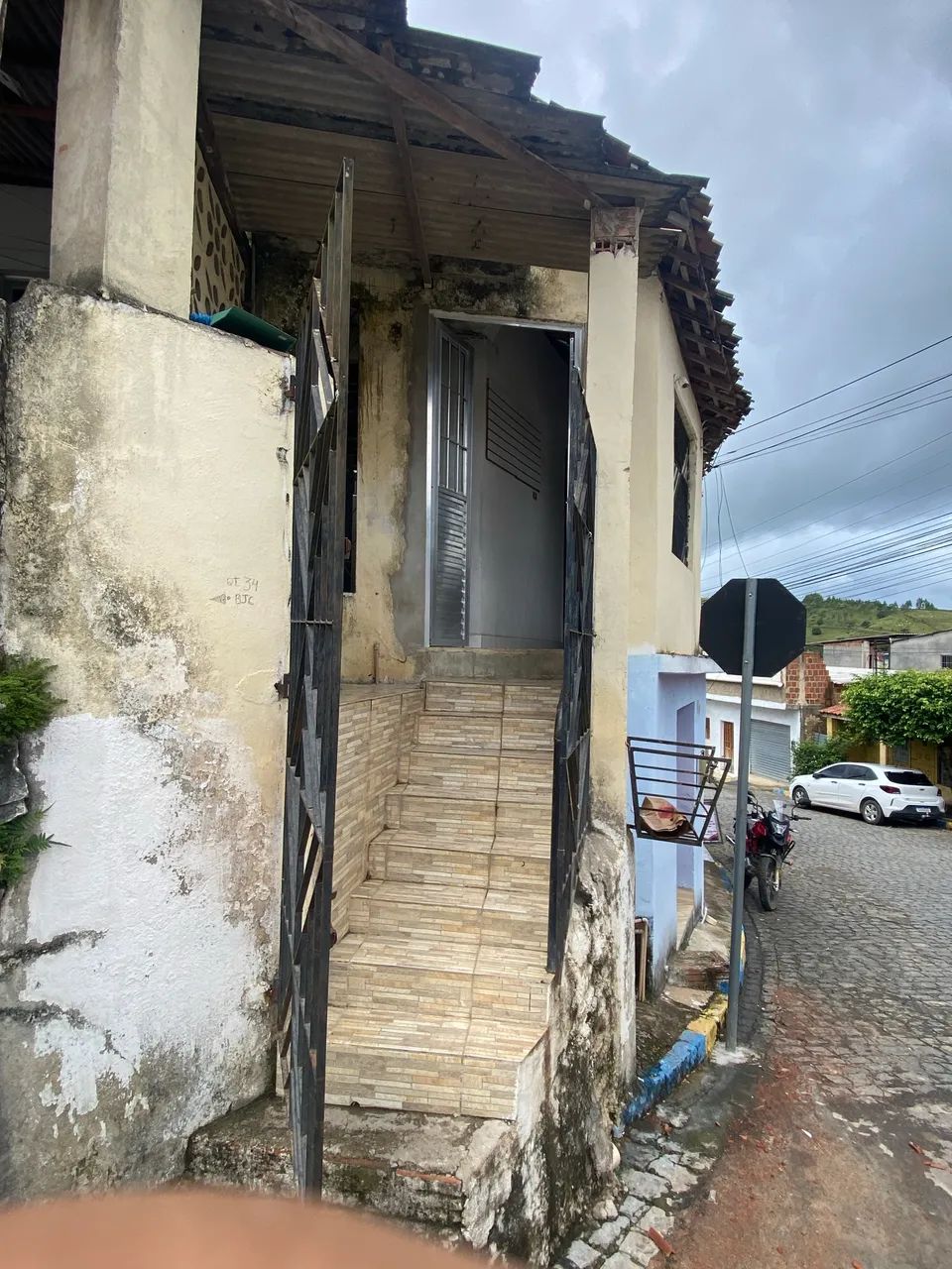 Casa primeiro andar com duas loja abaixo   - Foto 2