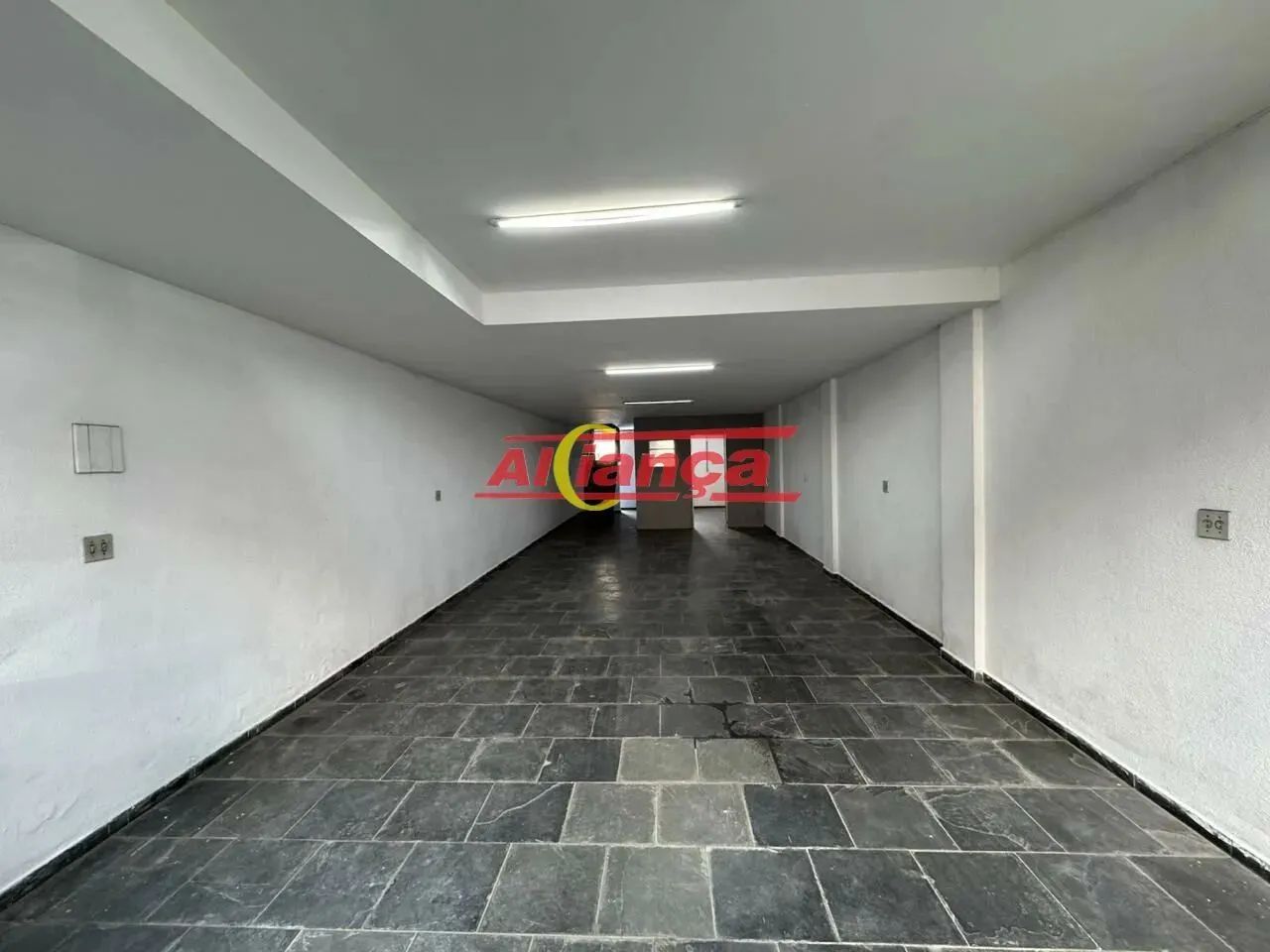 SOBRADO Á VENDA COM 3 SUÍTES + EDÍCULA no JARDIM SANTA MENA em GUARULHOS/SP - Foto 2