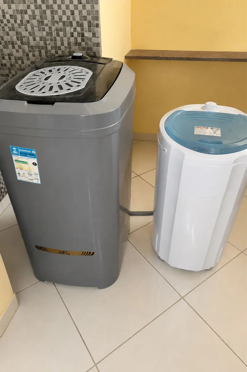 Máquina de lavar e uma centrifuga 