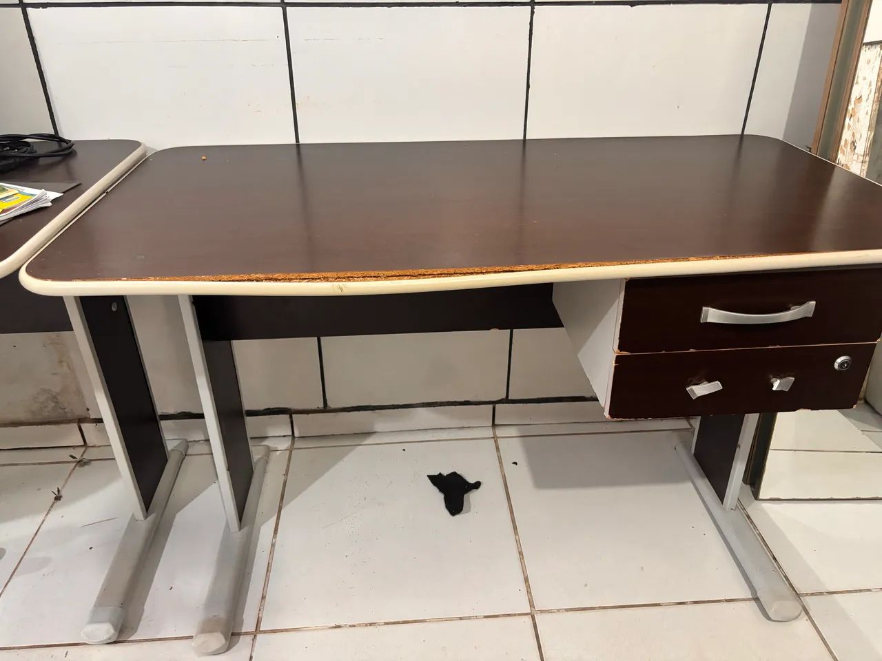 Mesa e Cadeiras de Escritório. - Foto 2
