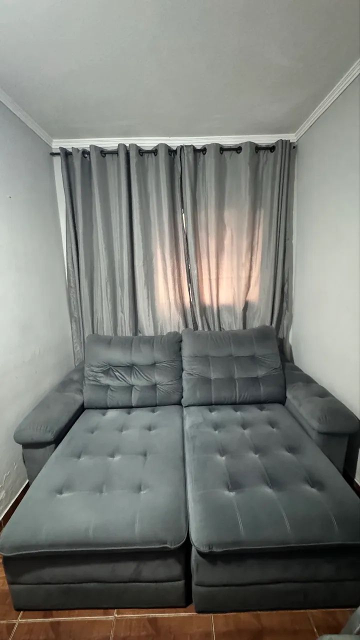 Sofá veludo cinza 2.20 largura  - Foto 4