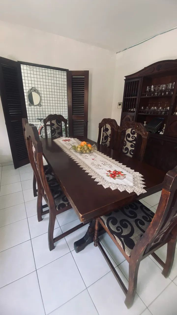 Mesa de jantar com 6 cadeiras em madeira 