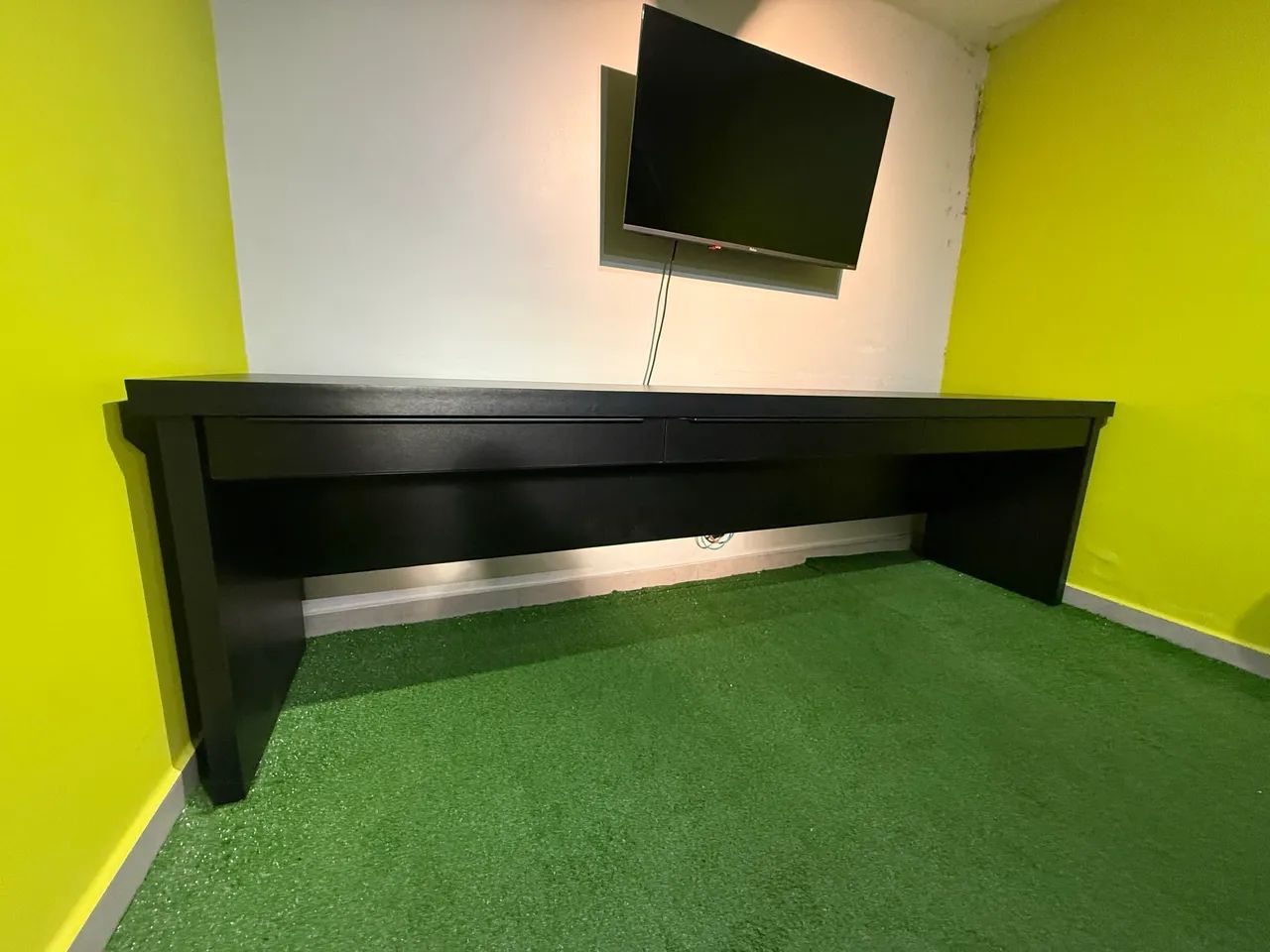Mesa Preta de 2,65 metros de largura 