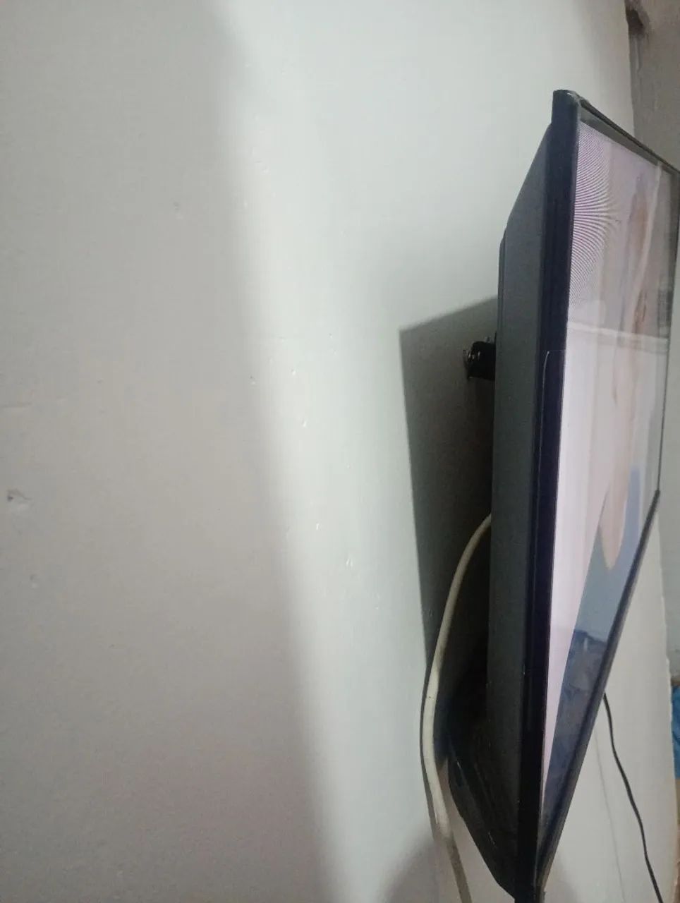 Vendo televis ão 32 polegadas smart pouco tempo de uso  - Foto 2