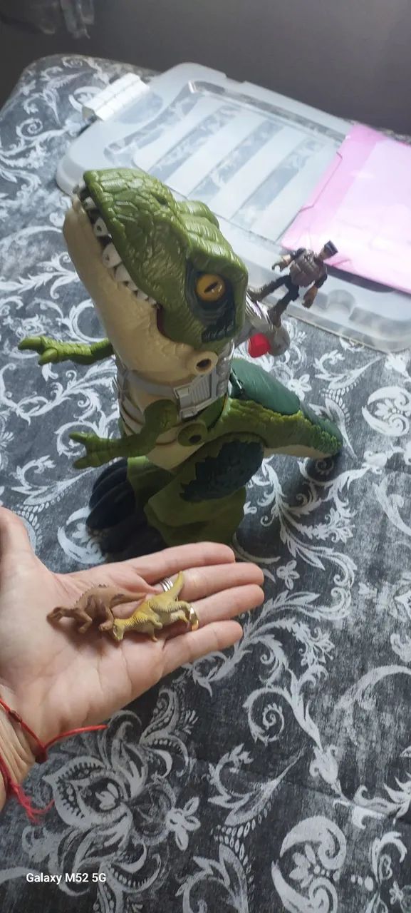 Imaginex dinossauro gigante mega mordida + pack Claire & Girosfera - Foto 5