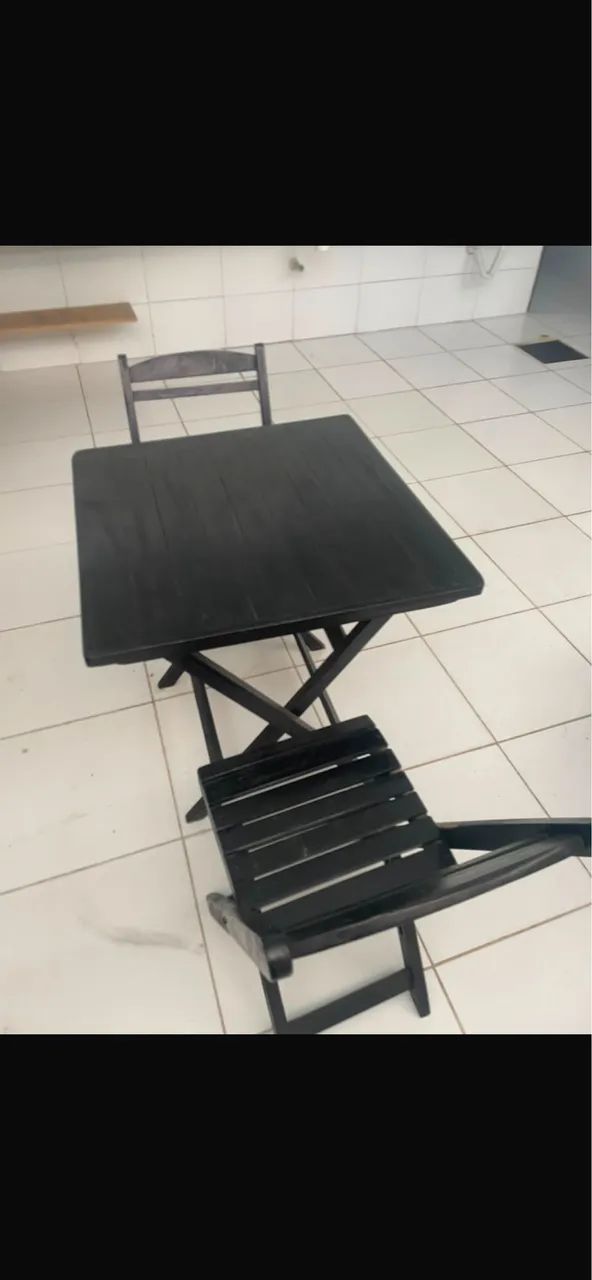 Conjunto de mesas com 4 cadeiras 