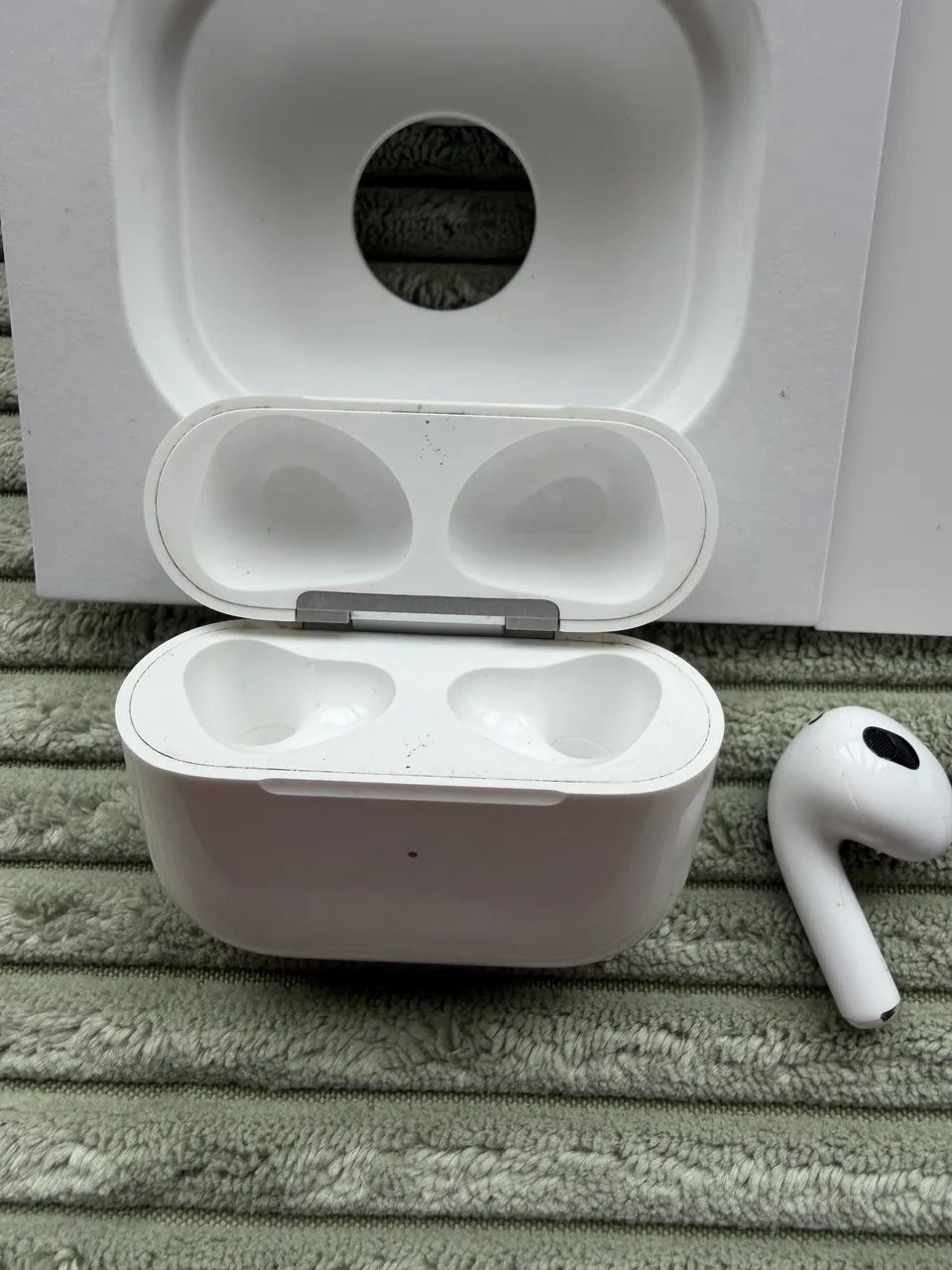 AirPods 3ª Geração Original Apple + Caixa e Cabo Original - Foto 3
