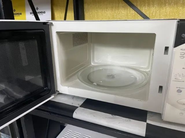 Micro-ondas Electrolux 27L 220v (Usado) - Foto 2