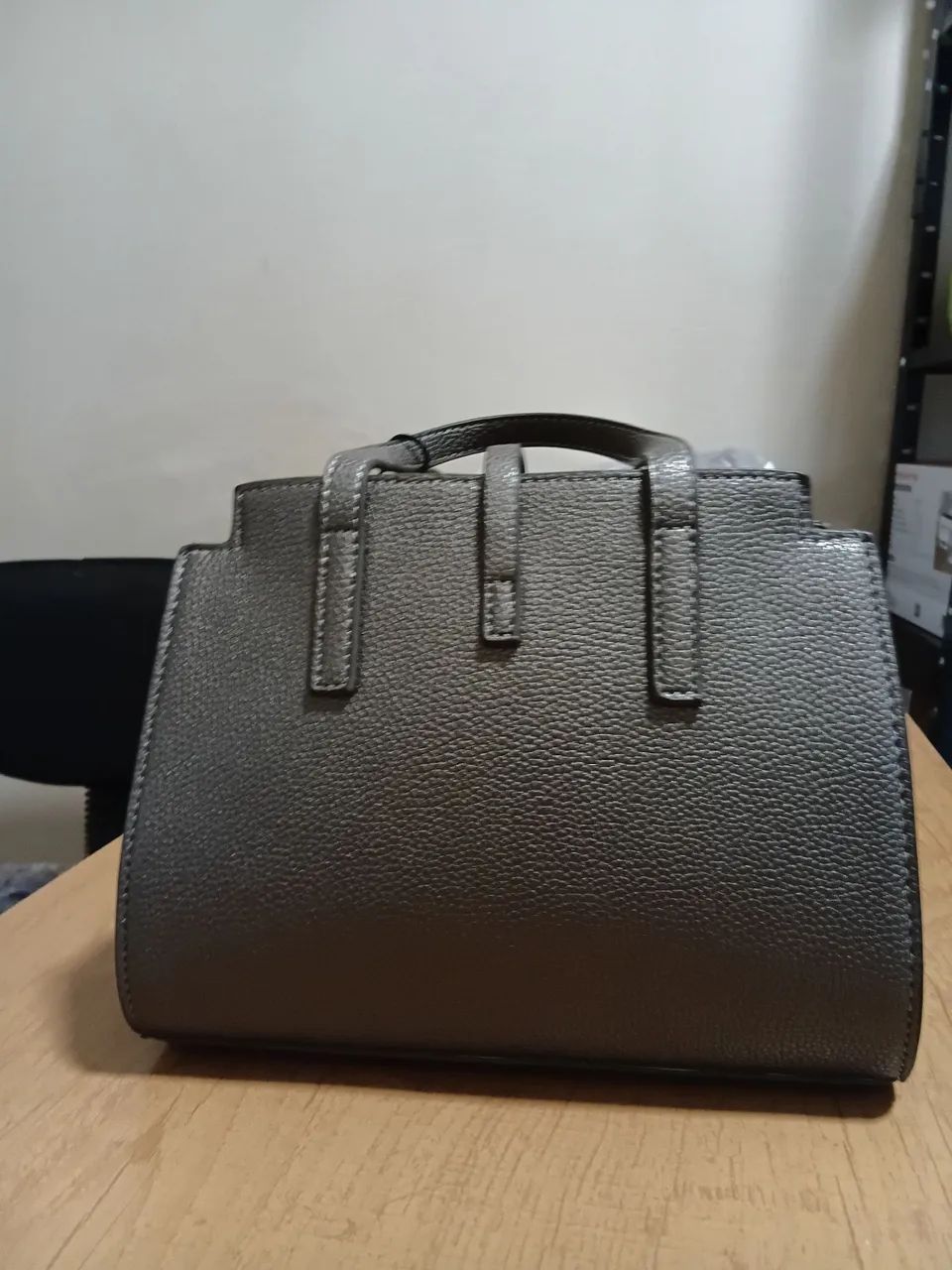 Bolsa cinza estilo antiga com 2 alcas