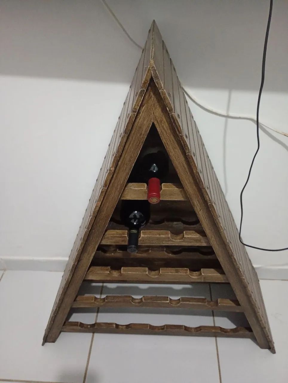 Adega em madeira.