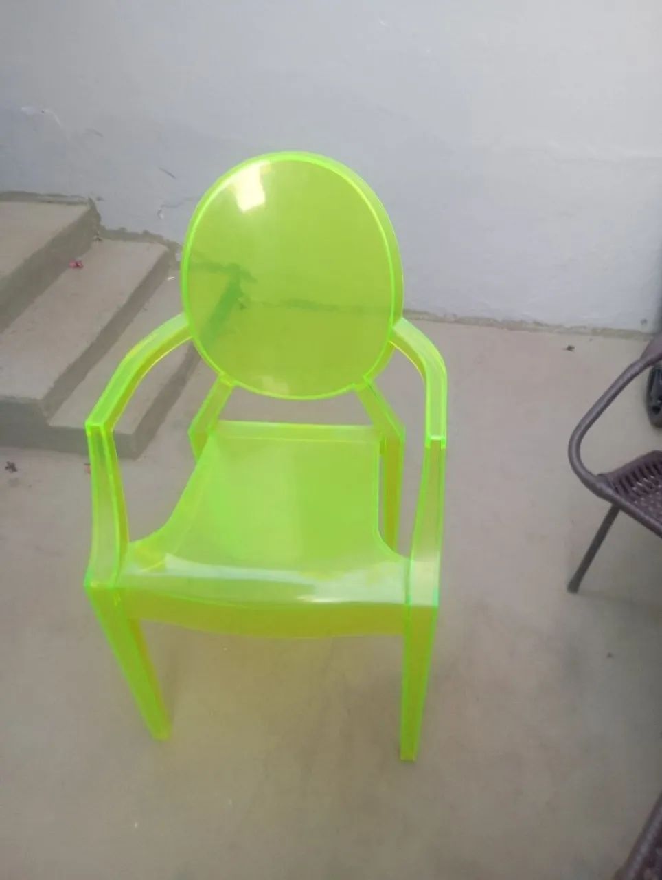 Cadeira acrílica verde transparente belíssima  - Foto 2