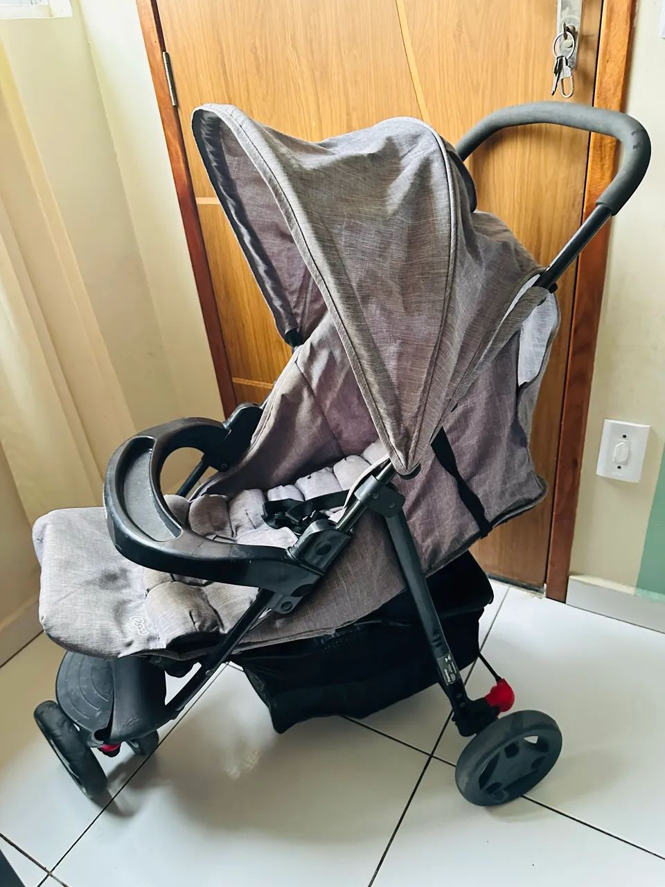 Carrinho de bebê e bebê conforto  - Foto 2