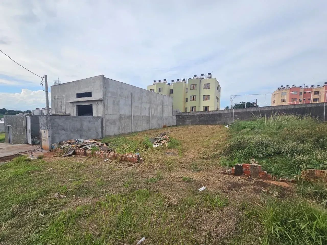 Terreno inteiro a venda em Maringá pronto para construir - Foto 4
