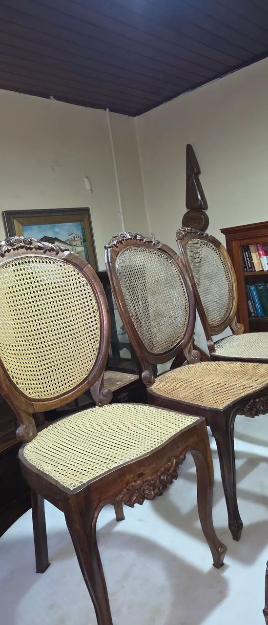 Moveis antigos, 6 cadeiras medalhao jacaranda e palhinha  - Foto 4