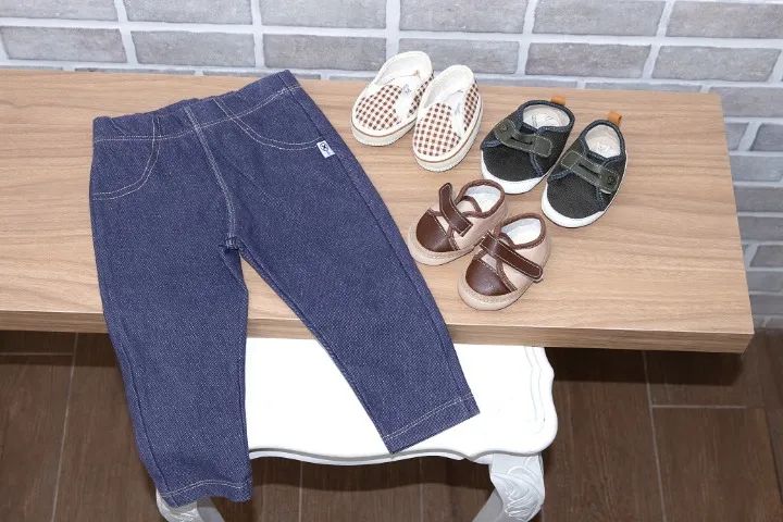 kit bebê 1 calça hering + 3 sapatinhos de pano