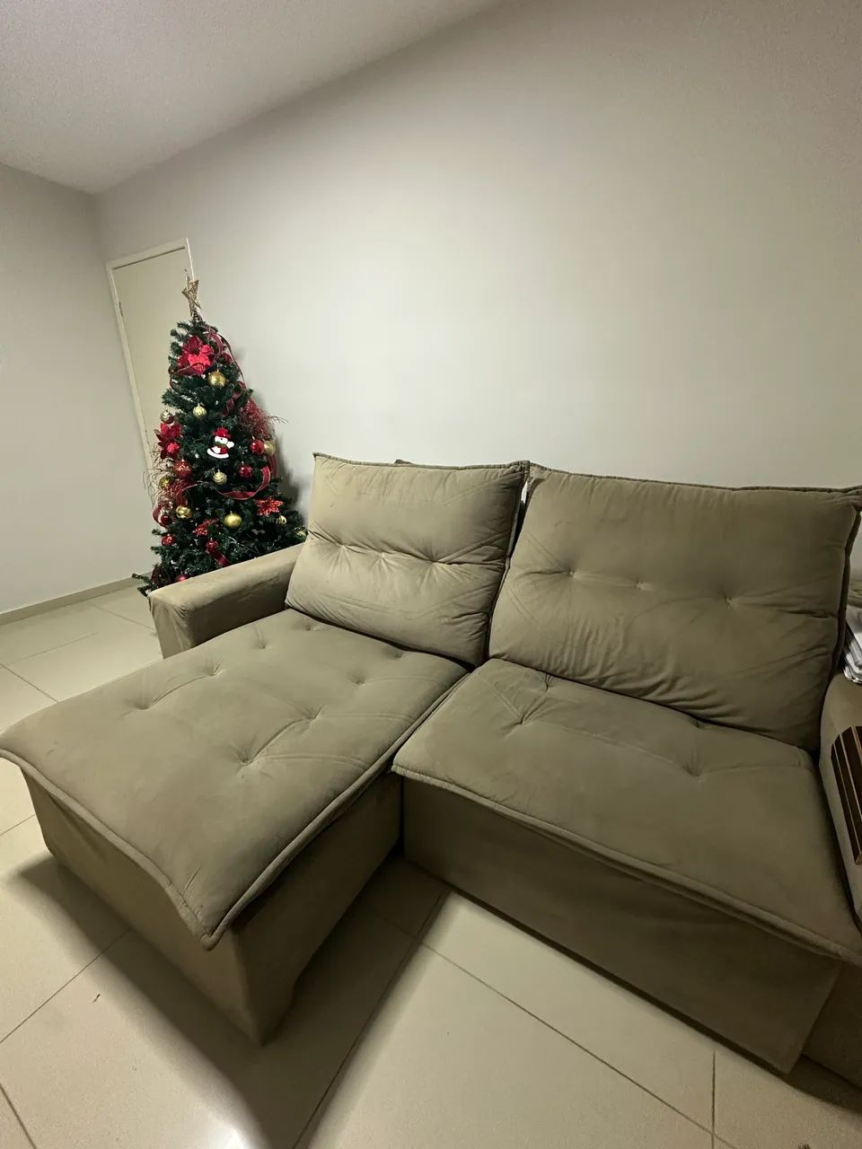 Sofá retrátil em veludo