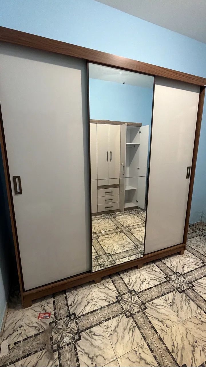 Vendo guarda roupa 3 portas de correr com espelho