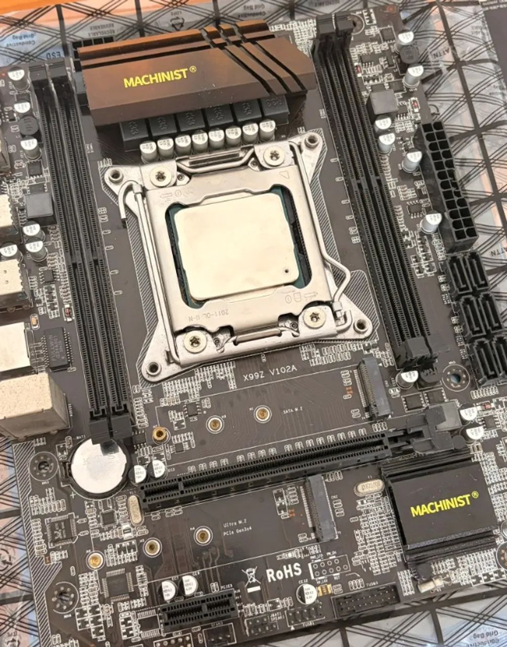 Kit Machinist Xeon DDR4 com processador Intel (BOX)