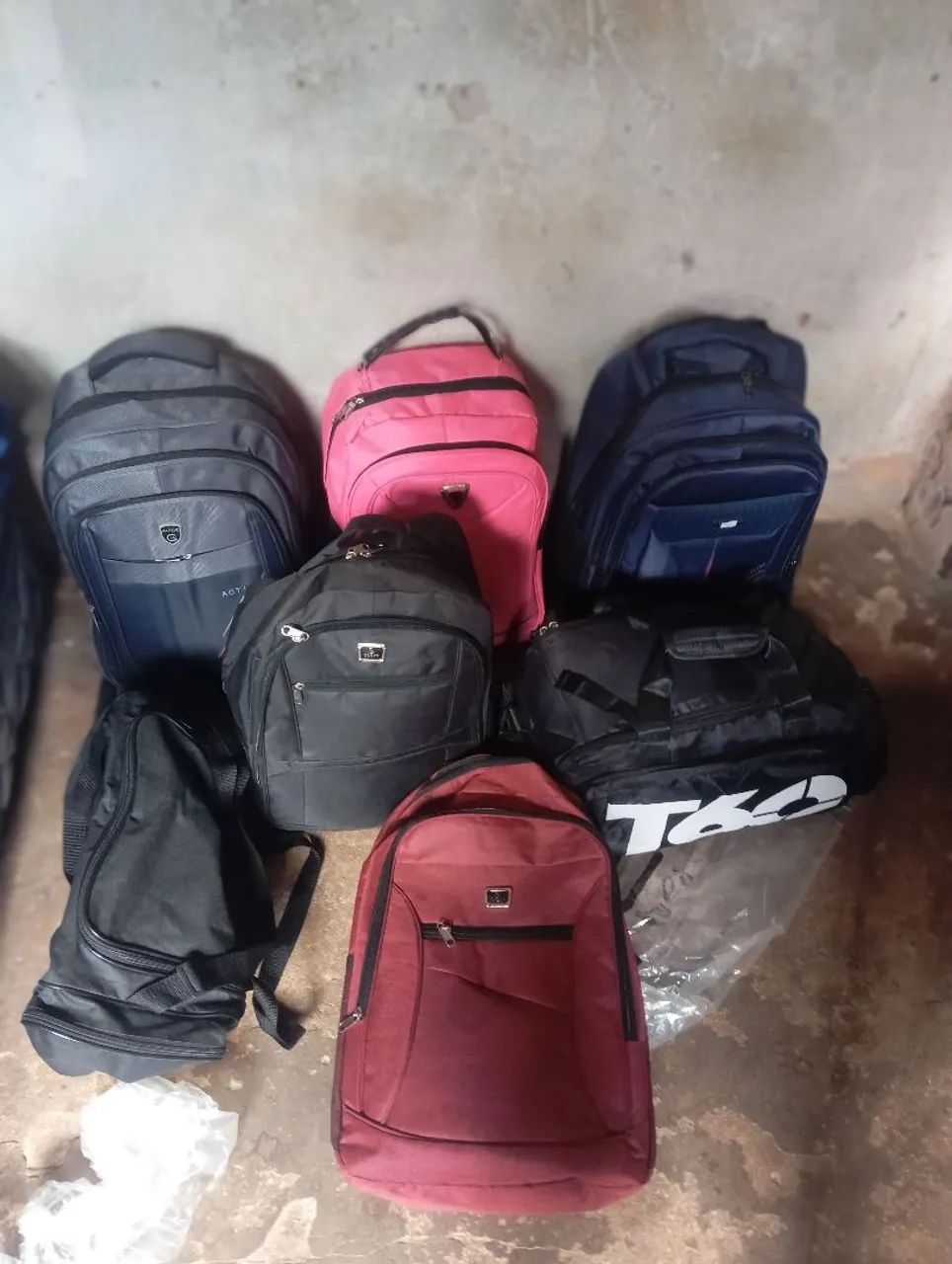 Vendo Bolsas e Mochilas. - Foto 2