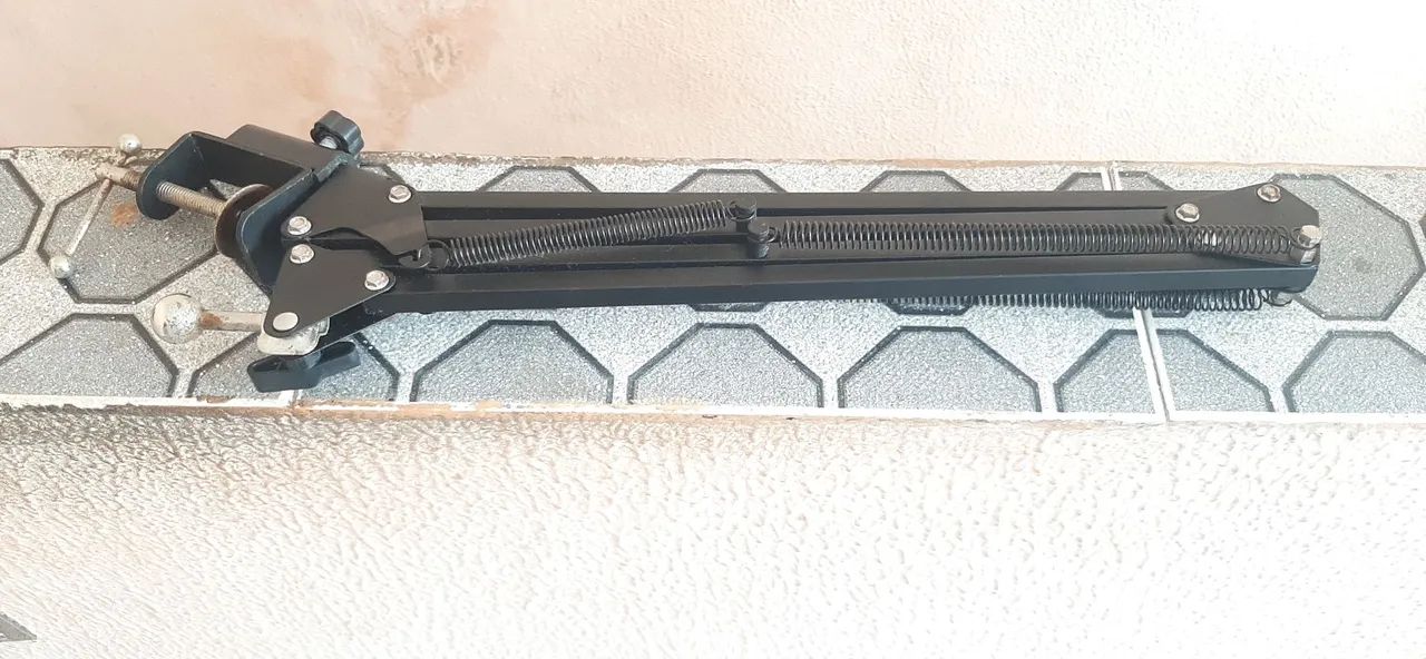 SUPORTE DE MESA PARA TABLET COM 2 CACHÍNBOS PARA MICROFONES! - Foto 3